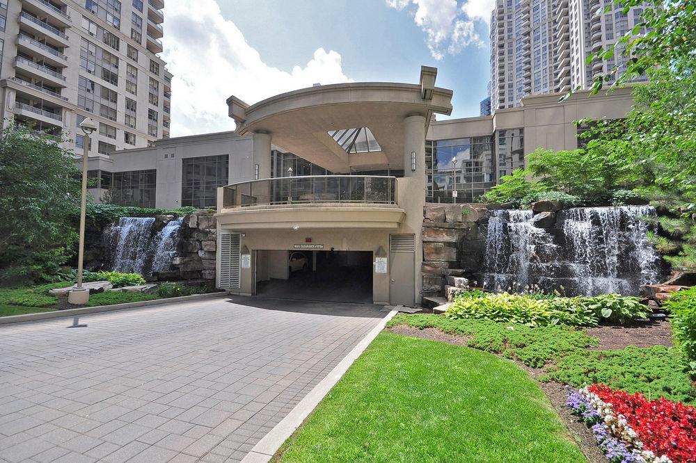 Downtown Mississauga Executive Suites Sq1 Exteriör bild