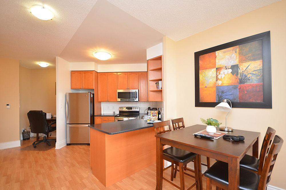 Downtown Mississauga Executive Suites Sq1 Exteriör bild
